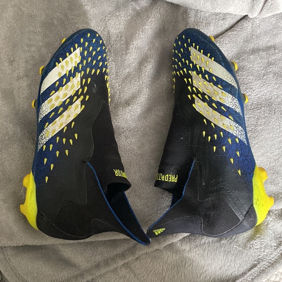 Adidas Predator demonskin soccer cleats-  size 5 boys - great shape! - Picture 3 of 7